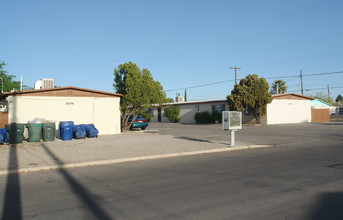 3002-3004 N Geronimo Ave in Tucson, AZ - Building Photo - Building Photo