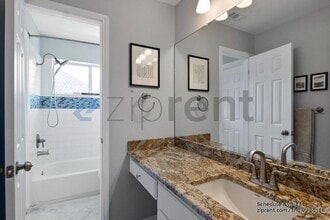 1406 Dapplegrey Ln in Austin, TX - Foto de edificio - Building Photo