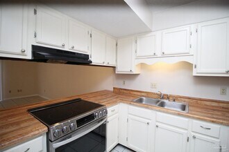 8113 Stonebrook Dr in Pensacola, FL - Building Photo - Building Photo