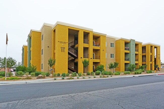 Dr. Luther Mack, Jr. Senior Apartments in Las Vegas, NV - Foto de edificio - Building Photo