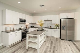 Spire Deer Valley in Phoenix, AZ - Foto de edificio - Building Photo