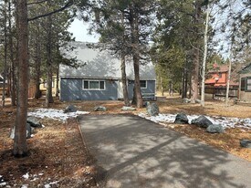 4023 Azure Ave in South Lake Tahoe, CA - Building Photo