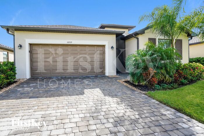 14209 Vindel Cir in Ft. Myers, FL - Foto de edificio