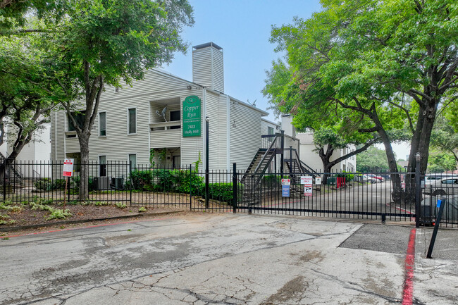 Copper Run Condominiums in Dallas, TX - Building Photo - Building Photo