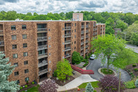 Cochran Hall Condominium in Pittsburgh, PA - Foto de edificio - Building Photo