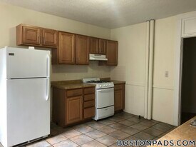 8 Barrows St, Unit 1 in Boston, MA - Building Photo