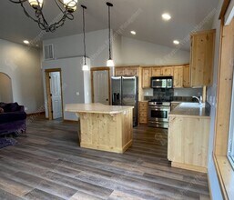 60880 Sawtooth Mountain Ln in Bend, OR - Building Photo - Building Photo