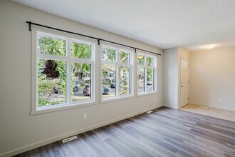 12038-12062 62 St NW in Edmonton, AB - Building Photo - Building Photo