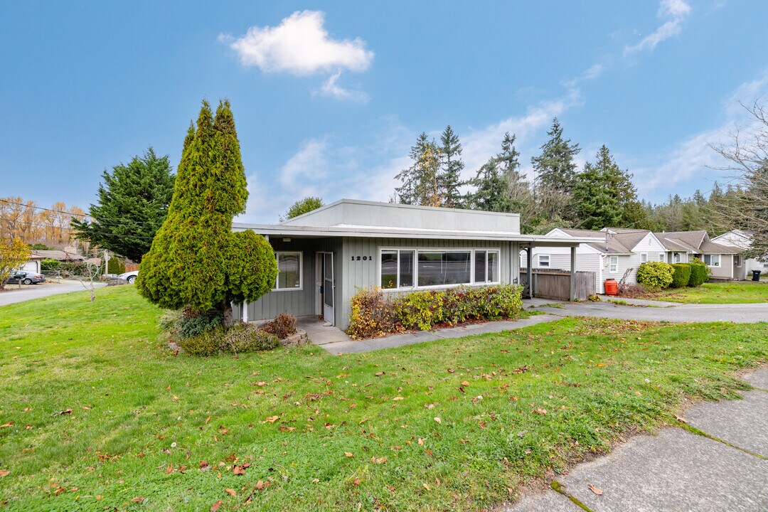 1201 E Fir St in Mount Vernon, WA - Building Photo