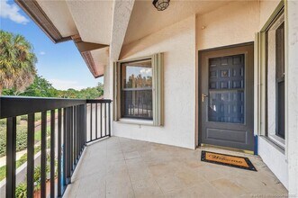 6110 SE Martinique Dr in Stuart, FL - Foto de edificio - Building Photo