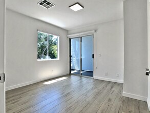 1818 Camden Ave in Los Angeles, CA - Foto de edificio - Building Photo