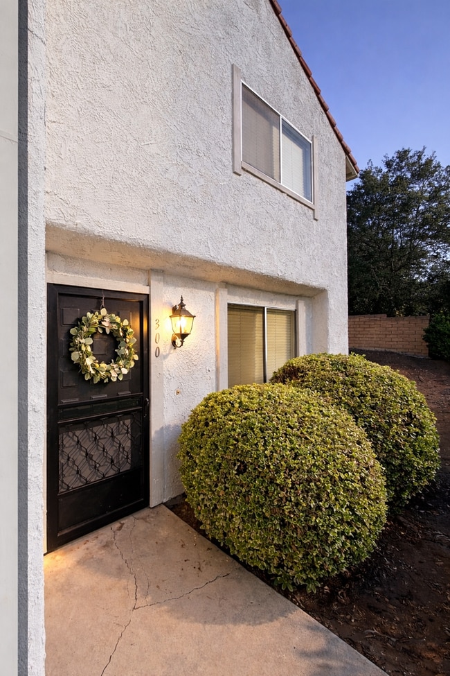 300 Green Moor Pl in Thousand Oaks, CA - Building Photo - Building Photo