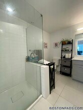 40 Malvern St, Unit 402 in Boston, MA - Foto de edificio - Building Photo