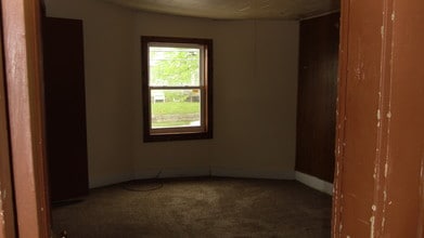1209 Oak St in Burlington, IA - Foto de edificio - Building Photo