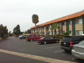 Rancho Vista Apartments in Chula Vista, CA - Building Photo - Building Photo