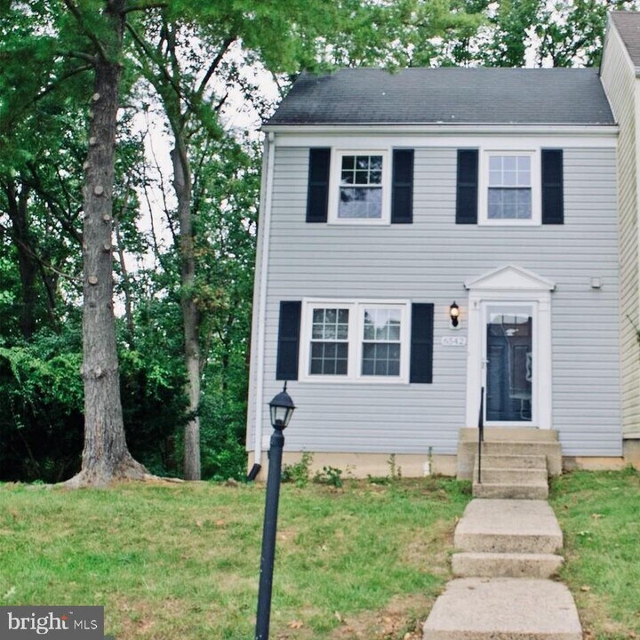 6542 Birchleigh Way in Alexandria, VA - Building Photo