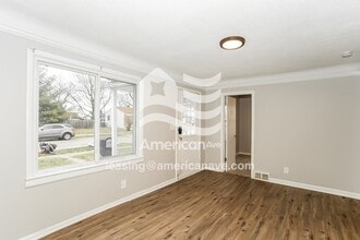 23115 Powell Ave in Hazel Park, MI - Foto de edificio - Building Photo
