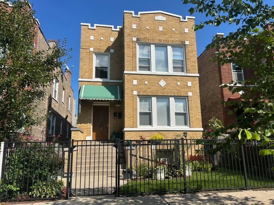2423 N Lotus Ave, Unit 2 in Chicago, IL - Foto de edificio