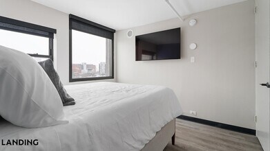 1922 W Ogden Ave, Unit 709 in Chicago, IL - Building Photo - Building Photo