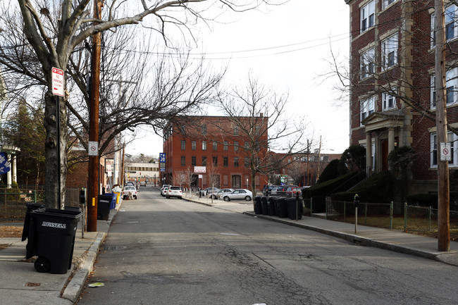 Day Street Apartments / 38 Day St in Somerville, MA - Building Photo - Building Photo