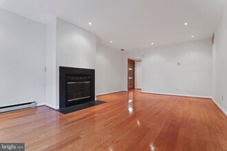 1313 Vermont Ave NW-Unit -9 in Washington, DC - Foto de edificio - Building Photo