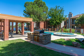 Foxglove Apartments in El Paso, TX - Foto de edificio - Building Photo