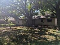 2111 Laura Ln photo'