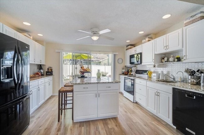 476 W Seminole Dr in Venice, FL - Building Photo - Building Photo