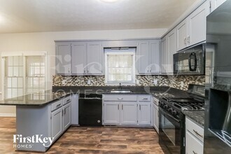 7285 Wyngate Dr in Cumming, GA - Foto de edificio - Building Photo