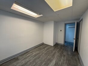 2-1088 Fennell Avenue East Hamilton Ontario L8T 1R8 in Hamilton, ON - Building Photo - Building Photo