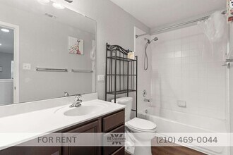 939 Spello Cir in San Antonio, TX - Building Photo - Building Photo