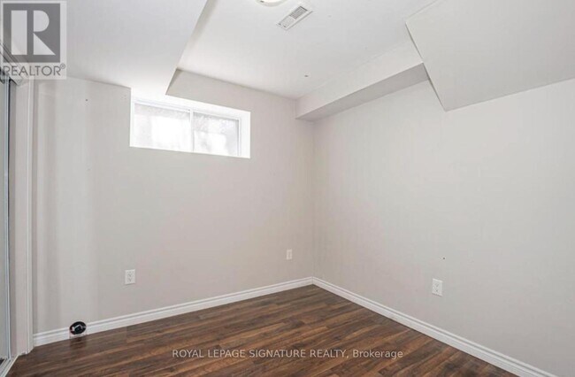 4 Jane Crescent in Barrie, ON - Building Photo - Building Photo