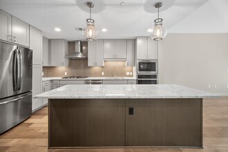 2511 Willowick Rd in Houston, TX - Building Photo - Building Photo