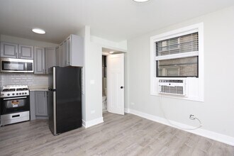 510 W Belmont Ave, Unit D4 in Chicago, IL - Building Photo - Building Photo