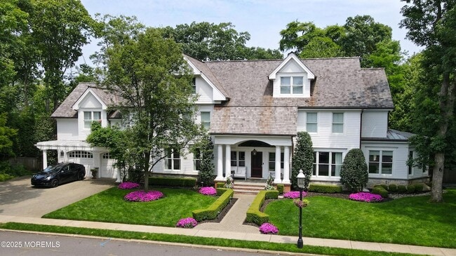 property at 11 Red Oak Dr