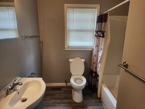 246-250 Cedar Heights Rd in Circleville, OH - Building Photo - Building Photo