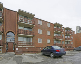 1421 7 Av NW in Calgary, AB - Building Photo - Building Photo