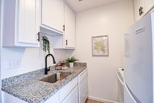 2351 Beechmont Ave. in Cincinnati, OH - Building Photo