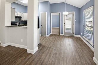 916 Crested Point Dr in College Station, TX - Foto de edificio - Building Photo