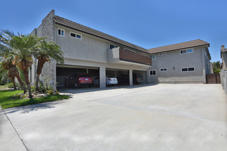 16941 Hoskins Ln in Huntington Beach, CA - Building Photo - Other