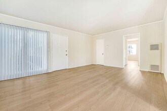 500 California Ave in Santa Monica, CA - Foto de edificio - Building Photo