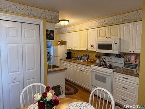 30 Folkstone Rd in East Windsor, CT - Building Photo - Building Photo