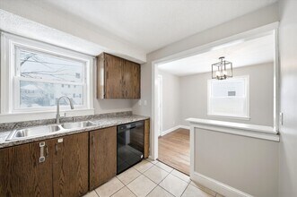 77 Merrow St in Manchester, NH - Building Photo - Building Photo