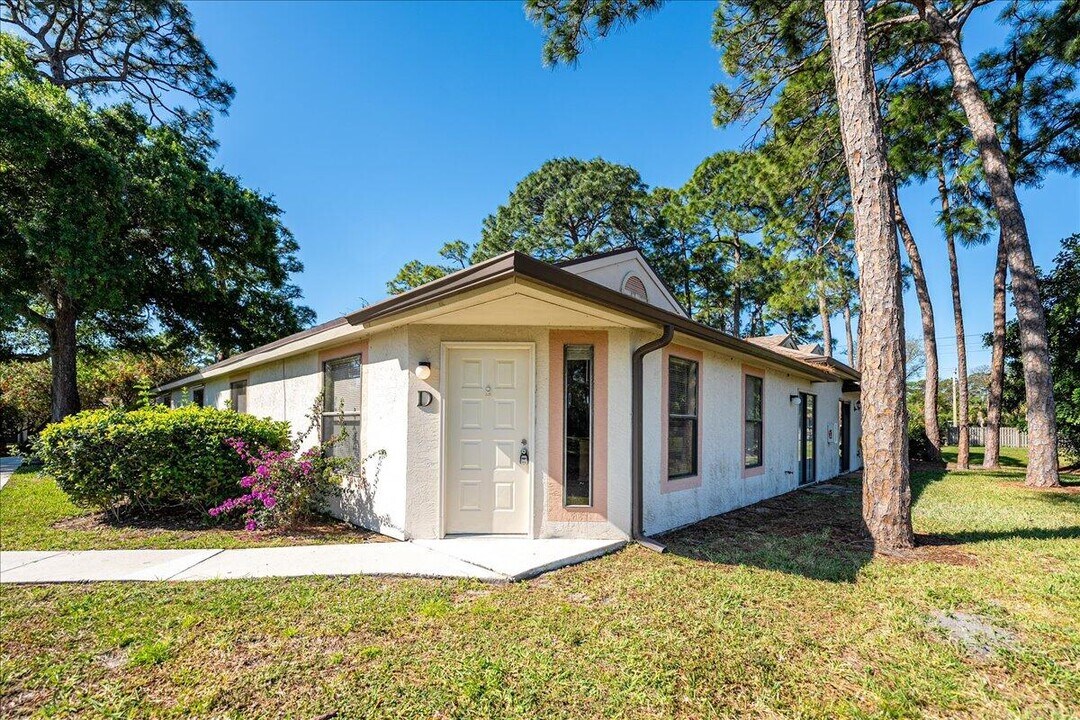 2833 Stoneway Ln in Fort Pierce, FL - Building Photo