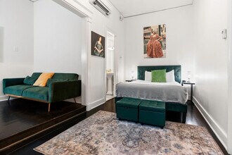 508 Chartres St in New Orleans, LA - Foto de edificio - Building Photo