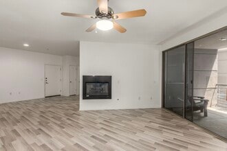 1701 E Colter St, Unit #237 in Phoenix, AZ - Building Photo - Building Photo