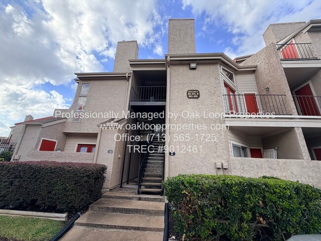 10855 Meadowglen Ln in Houston, TX - Building Photo - Building Photo