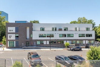 301 D Apartments in West Sacramento, CA - Building Photo - Building Photo