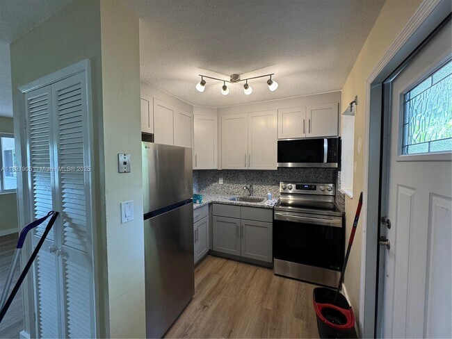 707 S 19th Ave in Hollywood, FL - Building Photo - Building Photo