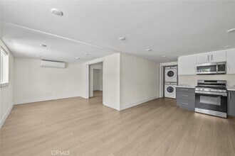 411 S Kenneth Rd in Burbank, CA - Building Photo - Building Photo
